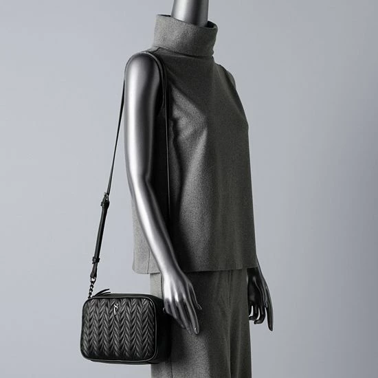 Simply Vera Vera Wang Camera Bag Quilted Tawny Port 3 Simply Vera Vera Wang Camera Bag Quilted Tawny Port - Image 3